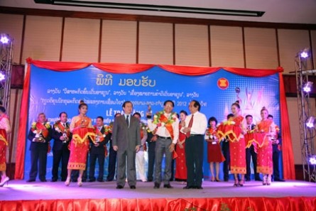 ผู้ประกอบการเวียดนามได้รับมอบรางวัล “เครื่องหมายการค้าที่มีชื่อเสียงแห่งอาเซียน”  