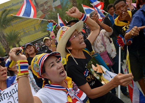 การชุมนุมครั้งใหญ่ทำให้สถานการณ์ความไม่สงบในไทยตึงเครียดมากขึ้น