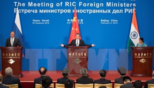 การประชุมรัฐมนตรีว่าการกระทรวงการต่างประเทศจีน รัสเซียและอินเดียออกแถลงการณ์ร่วม