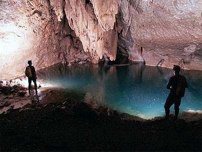 นักท่องเที่ยวชาวต่างชาตินิยมทัวร์พิชิตถ้ำเซินด่อง