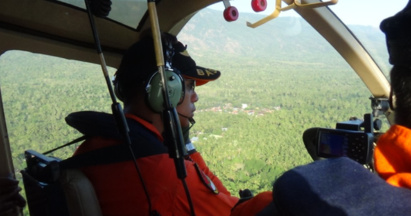 อินโดนีเซียส่งผู้เชี่ยวชาญด้านนิติเวชไปช่วยเหลือการค้นหาเครื่องบินที่ประสบอุบัติเหตุตก