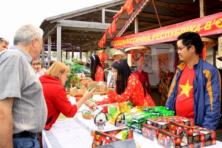 เวียดนามเข้าร่วมงานแสดงสินค้าพื้นเมืองโซโรชินสกี ยาร์มาร็อคของยูเครนเป็นครั้งแรก