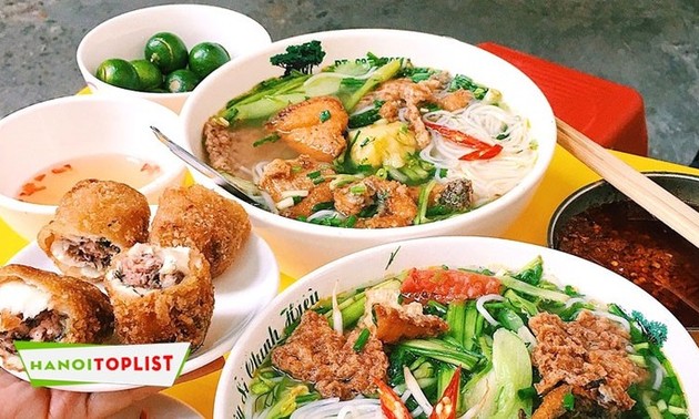 Business Insider เสนอรายชื่อร้านอาหารริมฟุตบาท 5 แห่งในกรุงฮานอยที่ควรถูกระบุในคู่มือมิชลินไกด์