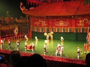 Vietnamese water puppet show inspires French spectators