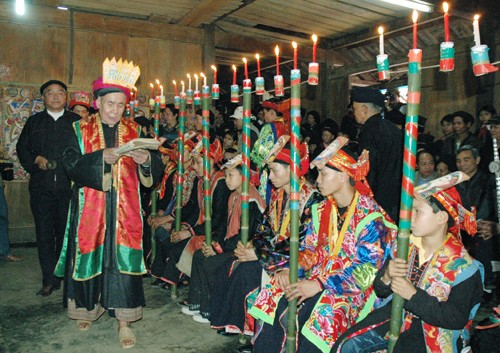 “Maturity” ritual for boys of the Dao Khau