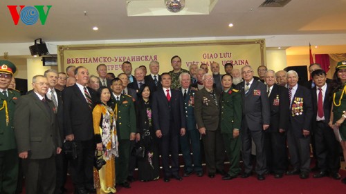 Meeting with Ukrainian war veterans on 70th anniversary of Vietnam People’s Army