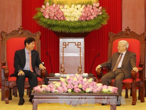 Party leader Nguyen Phu Trong receives Singapore’s PAP leader