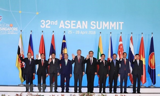 32nd ASEAN Summit opens in Singapore