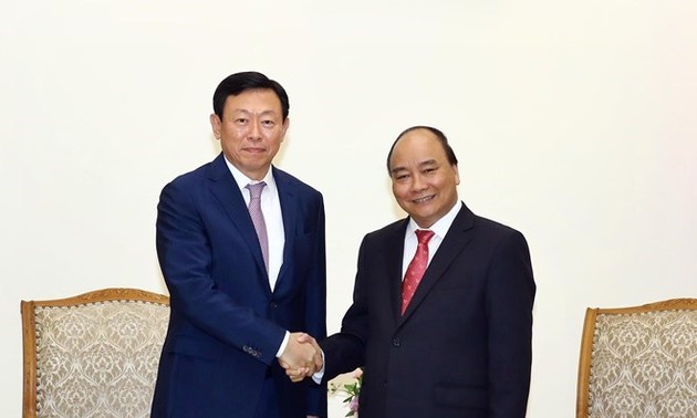 PM asks Lotte Group to support Vietnamese start-ups
