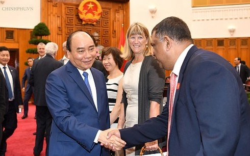 PM: Vietnam continues open visa policy to promote tourism