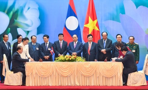 Vietnam, Laos sign 6 cooperative agreements