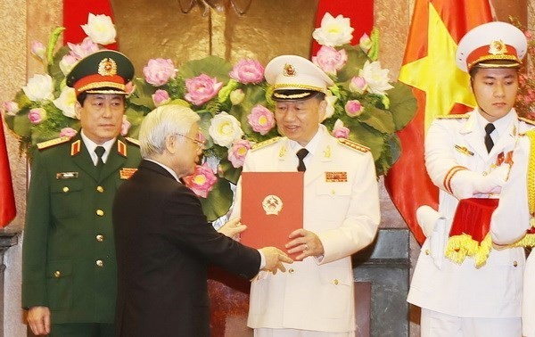 Senior public security, defense officers receive rank of General
