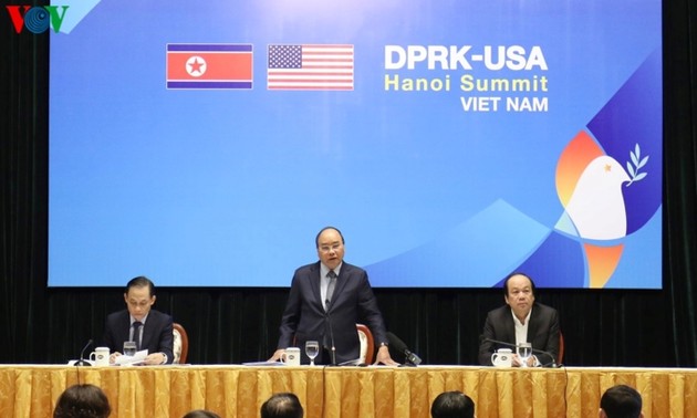 PM inspects preparation for DPRK-USA summit in Hanoi