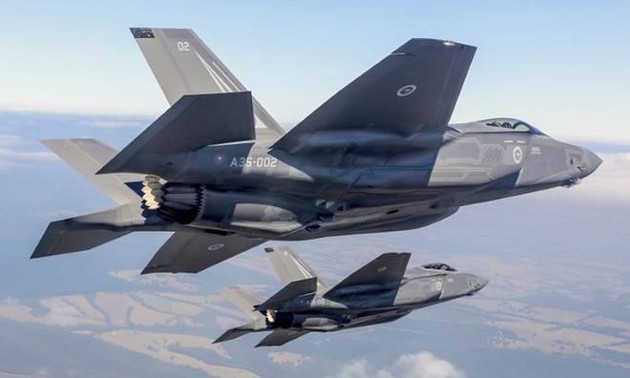 US halts F-35 equipment to Turkey