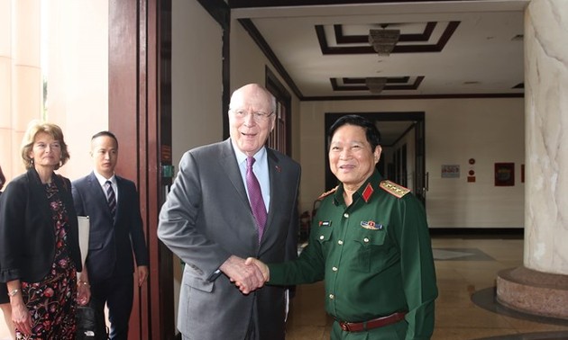US Senate delegation visits Vietnam