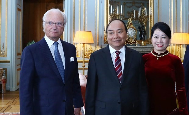 PM Nguyen Xuan Phuc meets with Swedish King