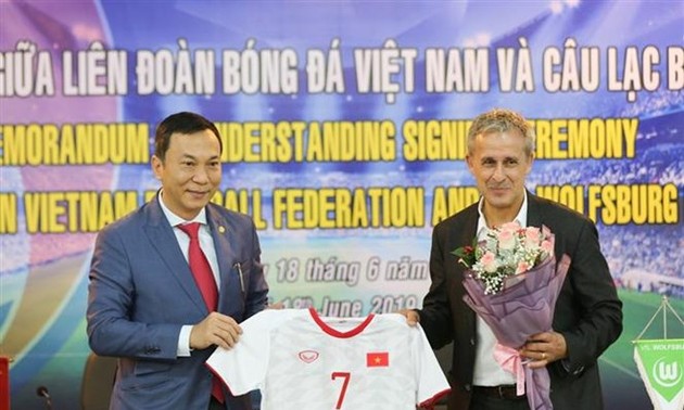 Vietnam, Germany sign football cooperation deal