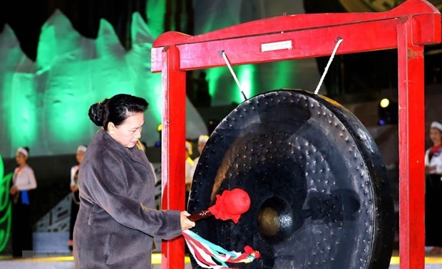 NA leader attends opening of Hoa Binh culture, tourism week