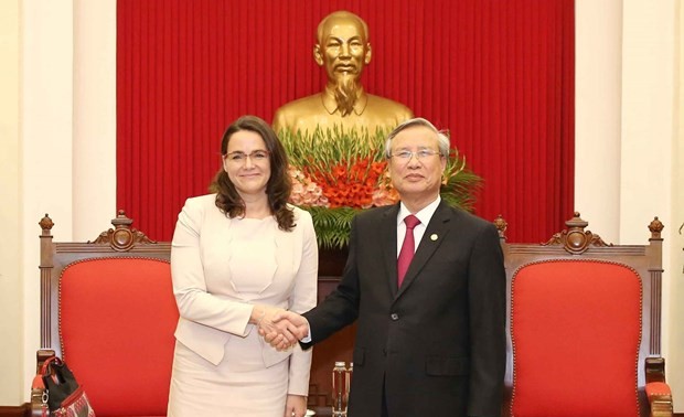 Vietnamese, Hungarian parties foster bilateral cooperation