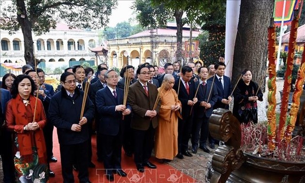 Party official offers incense at Thang Long Imperial citadel