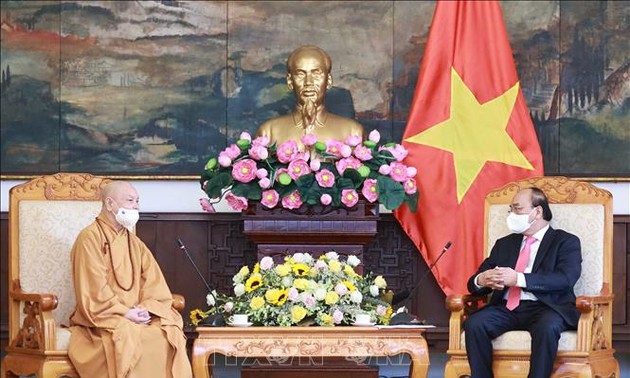 State President hosts Vietnam Buddhist Sangha leaders