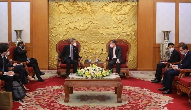 Ruling parties of Vietnam, Singapore seek stronger cooperation