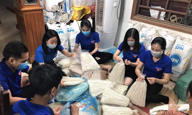 Support delivered to people in pandemic-hit HCM city 
