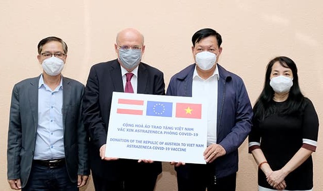 Vietnam receives 50,000 doses of COVID-19 vaccine from Austria