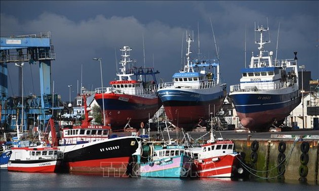 EU sets deadline for UK to resolve France fishing row