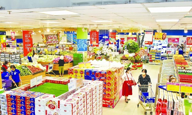 Businesses ensure sufficient goods supply for Tet