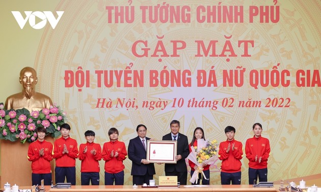 Prime Minister meets Vietnamese women’s football team