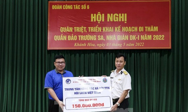 Program on giving ships to Truong Sa 