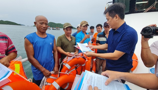 Kien Giang, Ca Mau conduct joint sea patrol