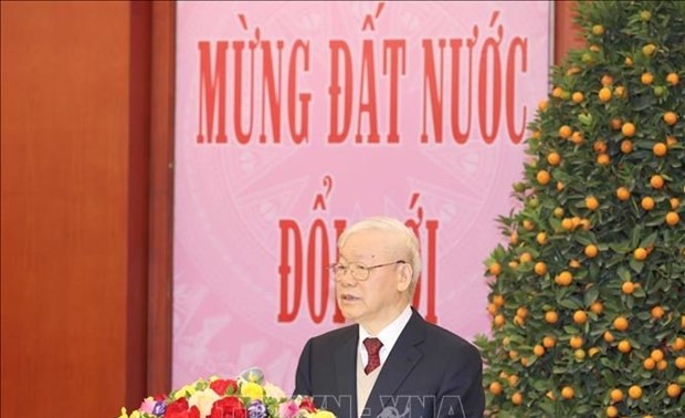 Party General Secretary meets Party, State leaders, former leaders ahead of Tet