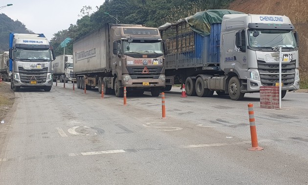 Cross-border trade busy at Lang Son border gate