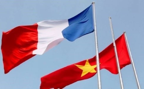 Vietnamese, French leaders exchange congratulatory letters
