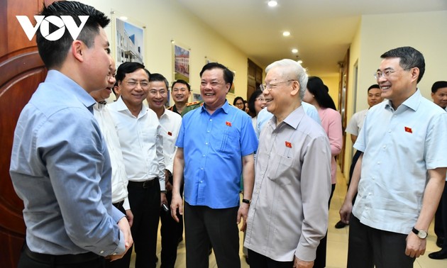 Party leader Nguyen Phu Trong meets voters in Hanoi