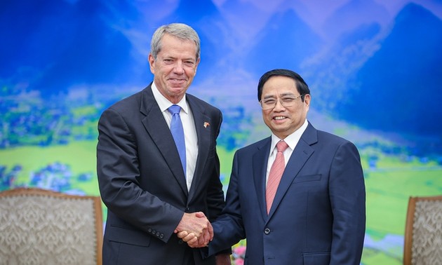 Prime Minister Pham Minh Chinh receives Nebraska governor