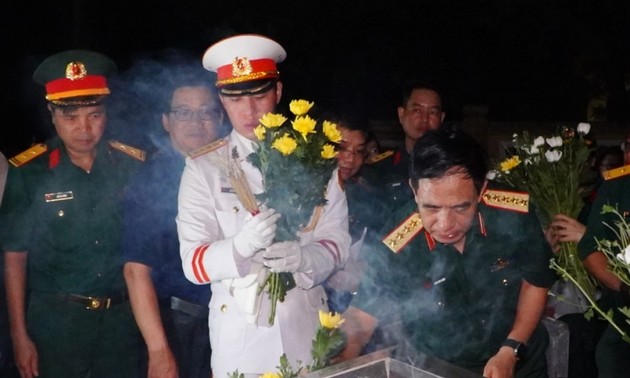 Incense burning in tribute to war martyrs