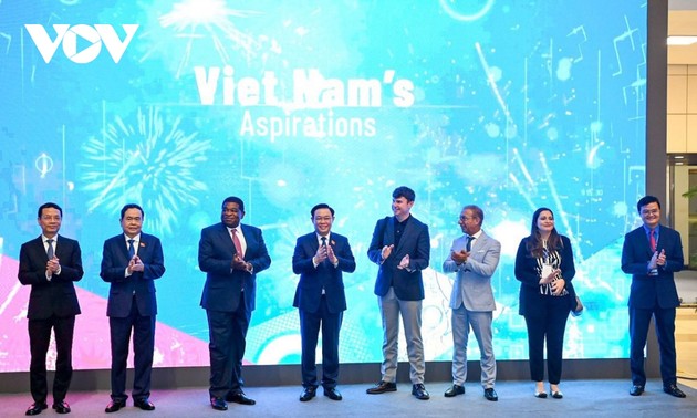 “Make in Vietnam” innovative products introduced to global young parliamentarians