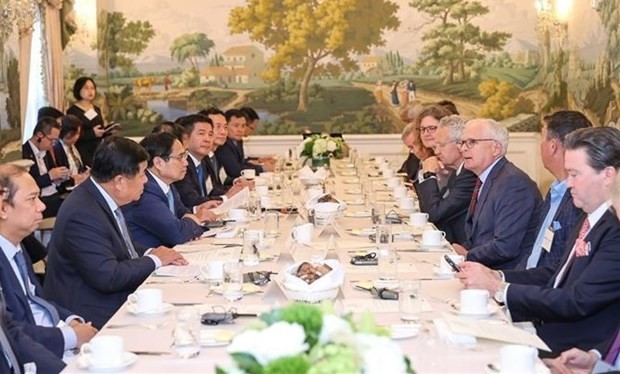 PM calls on US semiconductor firms to expand investment in Vietnam