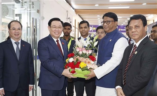 Top legislator arrives in Dhaka, beginning official visit to Bangladesh