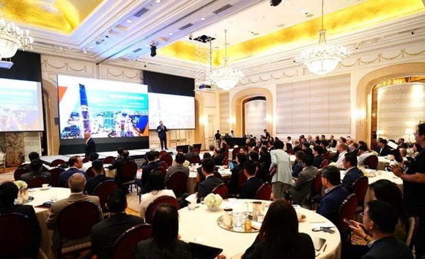 Hundreds of foreign investors arrive to explore Vietnam's investment opportunities