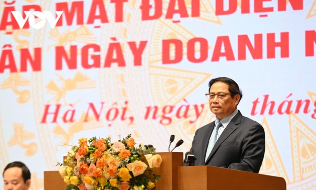 PM urges to develop a strong, united business community