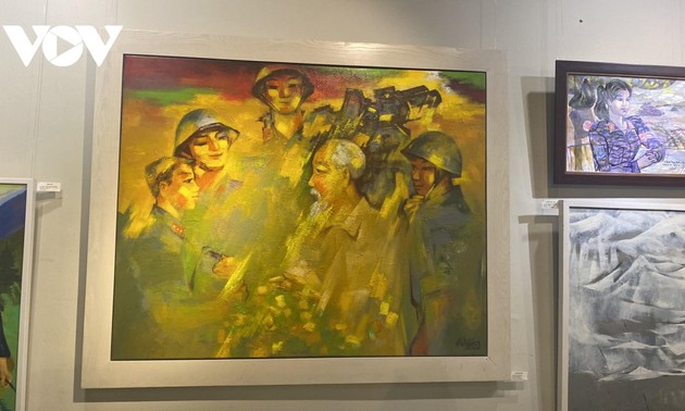 Hanoi exhibition spotlights Vietnamese soldiers at war and in peace time