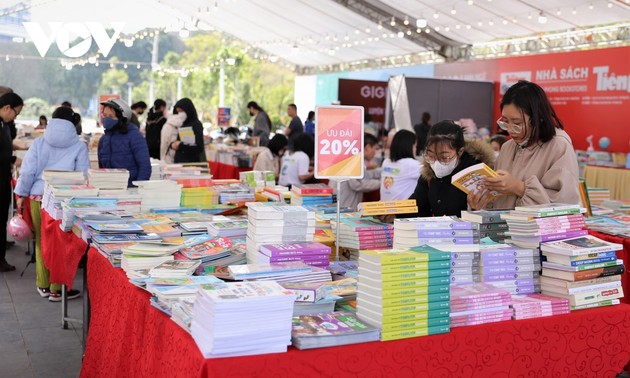 Vietnam observes Book and Reading Culture Day with exciting events