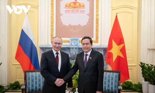 Vietnamese top legislator urges Russian President to support parliamentary cooperation
