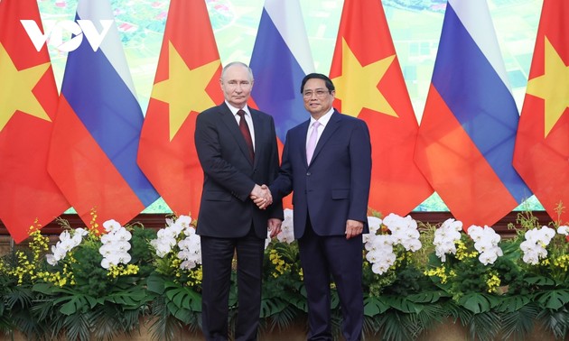 Prime Minister Pham Minh Chinh meets Russian President Vladimir Putin