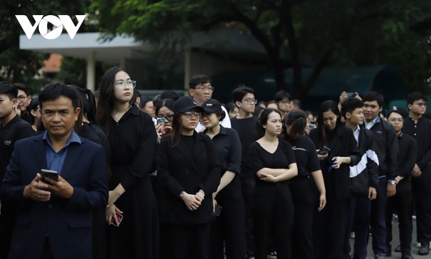 Foreign delegations, Vietnamese people pay respects to Party leader Nguyen Phu Trong
