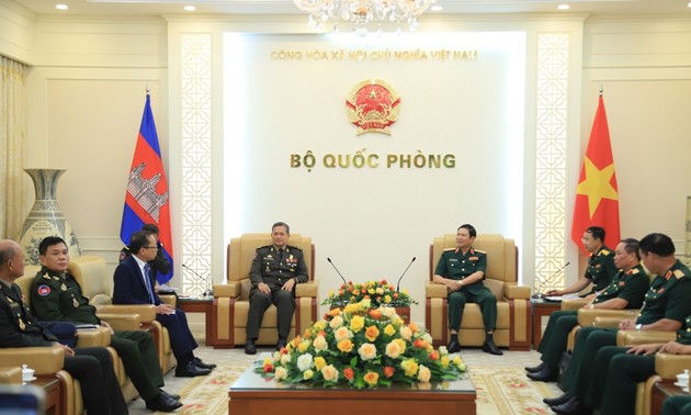 Đoàn Đại biểu Quân sự cấp cao Quân đội Hoàng gia Campuchia thăm và làm việc tại Việt Nam